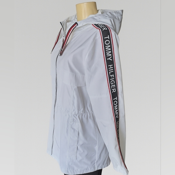 Tommy Hilfiger White Hooded Windbreaker Jacket
Size: Small - Picture 2 of 6